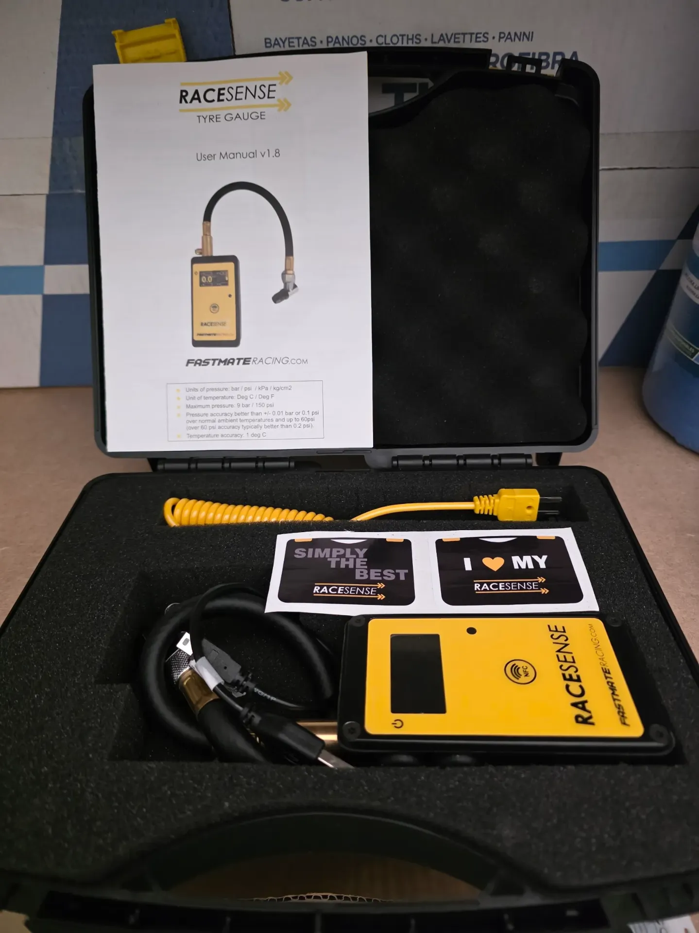 RaceSense medidor de presión con sonda de temperatura y maletín